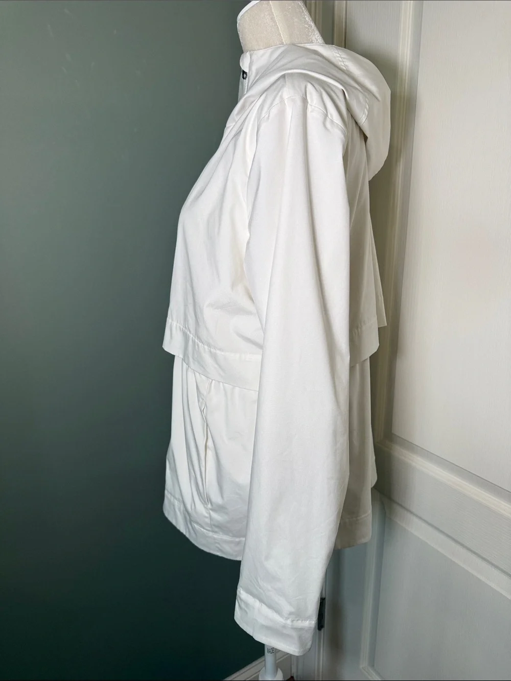 Lululemon White Hooded Rain Jacket Zip Front Windbreaker Size 12